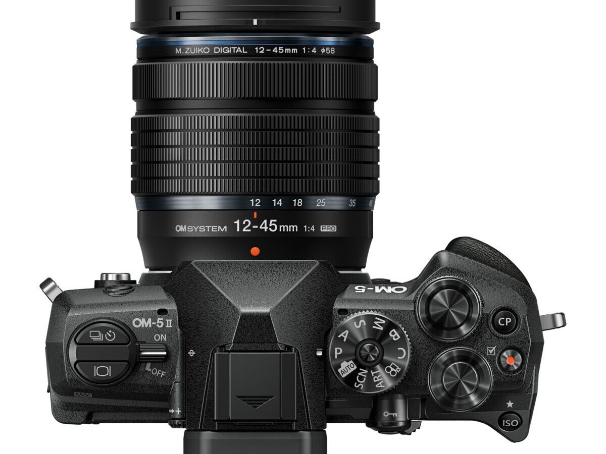 Alternative view of Olympus OM-5 II 1245 Kit black, OM-5 II body black, M.Zuiko Digital 12-45mm F4 PRO lens black,BLS-50