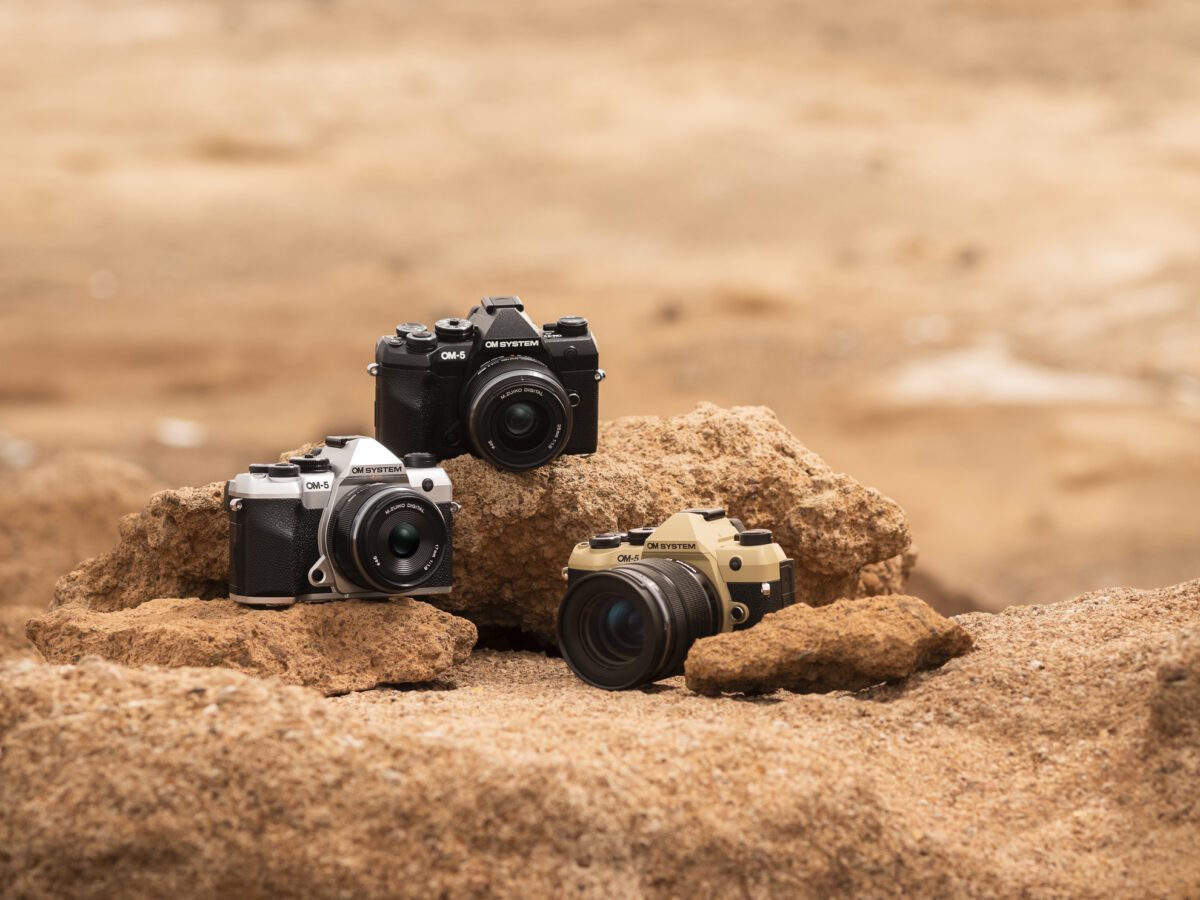 Olympus OM-5 II body sand beige, BLS-50 Battery, Eyecup, USB Connection Cable, Shoulder Strap - Image 10