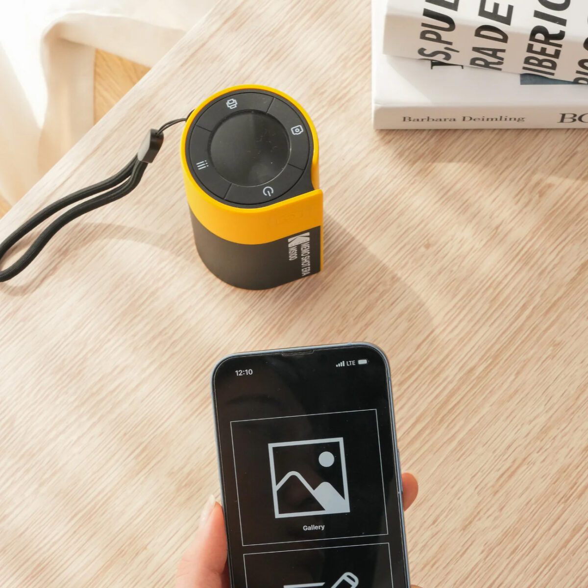 Kodak Memo Shot ERA - 2-in-1 Instant Camera and Photo label Printer + one Roll, Yellow - Image 5