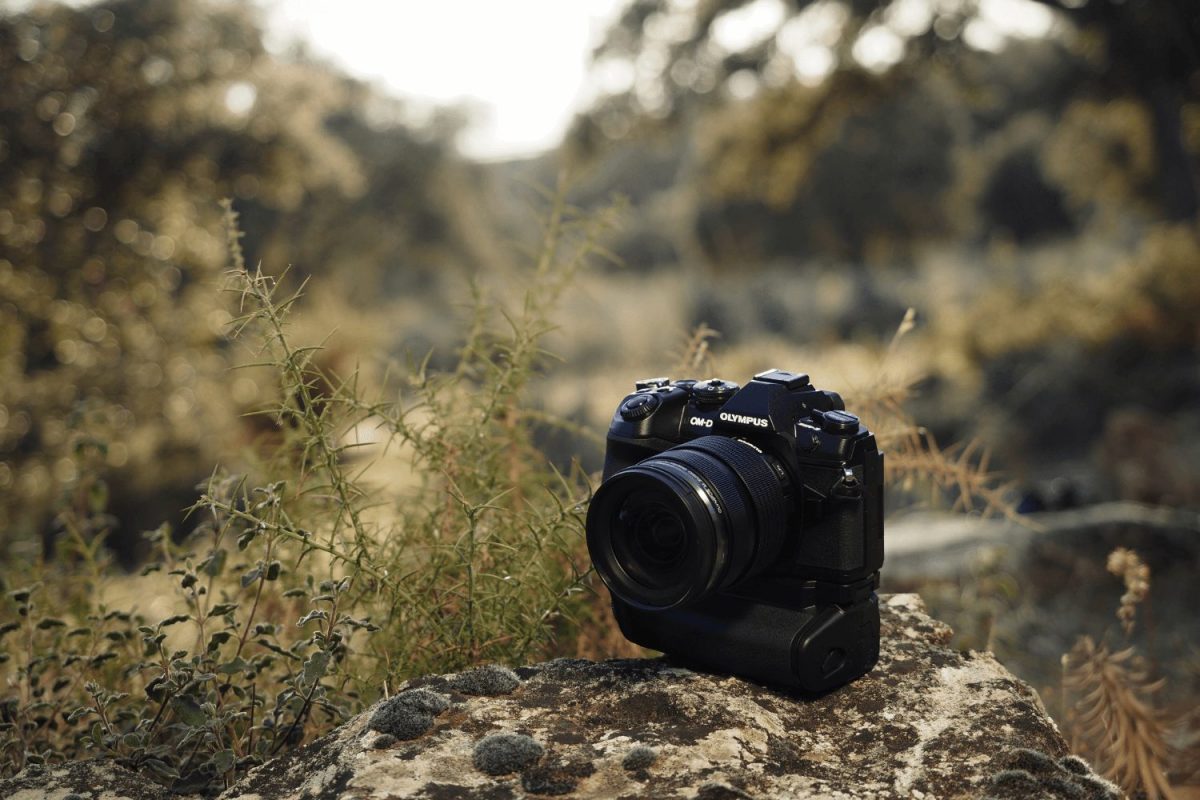 Olympus HLD-9 Power Battery Holder for E-M1 Mark II (for one BLH-1) / HLD-9 Power Battery Holder - Image 3